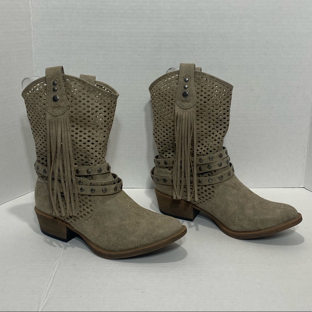 Coconuts by Matisse || woman’s boots size 6.5